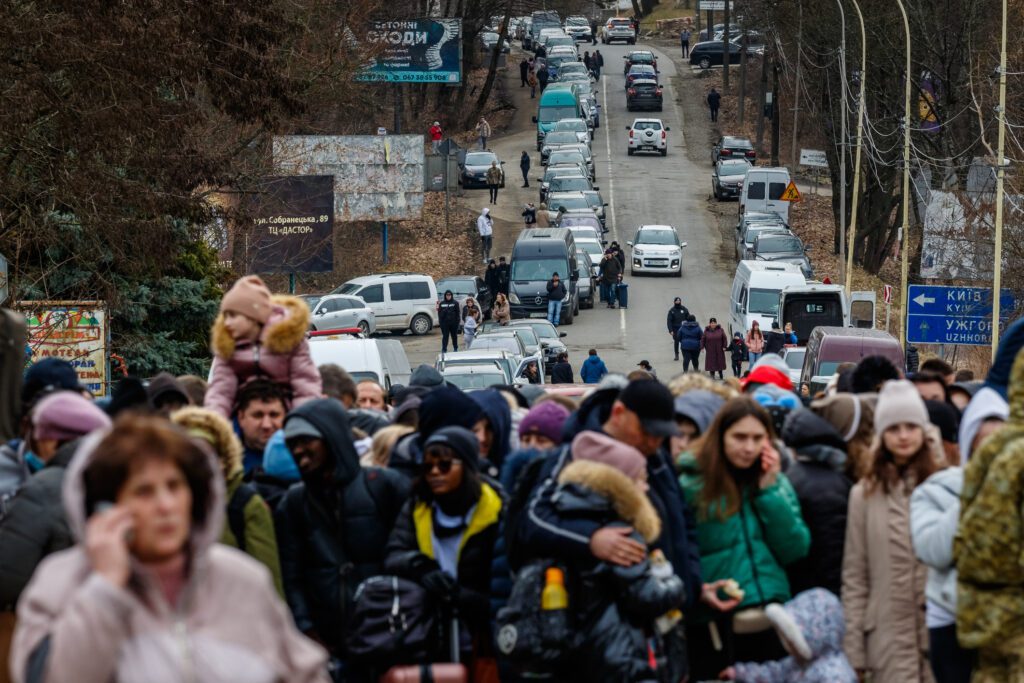 People leaving ukraine